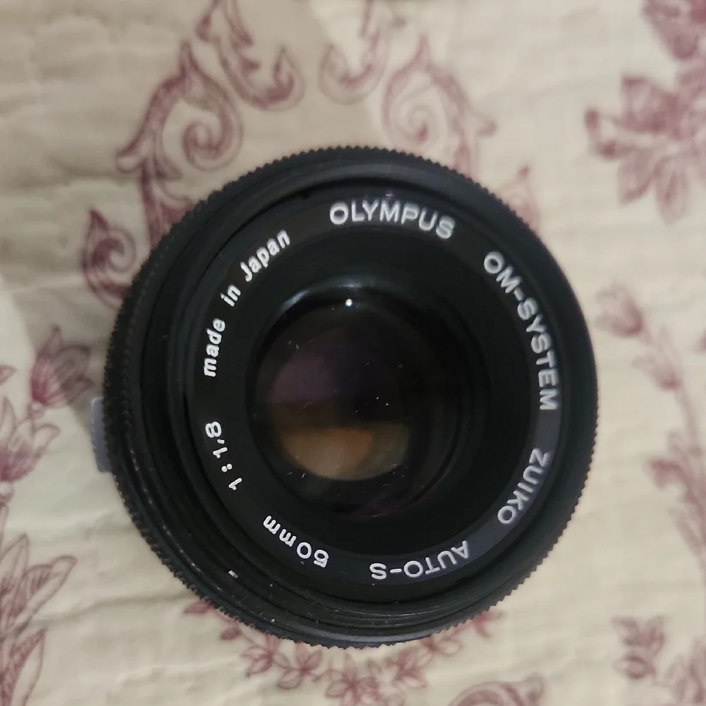 Olympus 50 mm Camera Lens Zuiko Auto-S 1:1,8 OM- SYSTEM Made In Japan